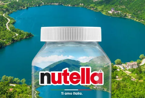 Barattolo di Nutella con Lago sullo sfondo