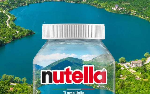 Barattolo di Nutella con Lago sullo sfondo